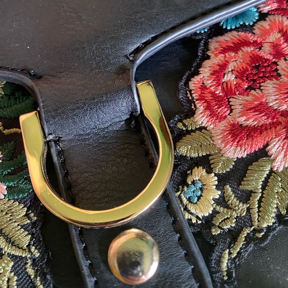 Kiss Me Couture 💋 Vegan Leather Floral Bag - Picture 12 of 16